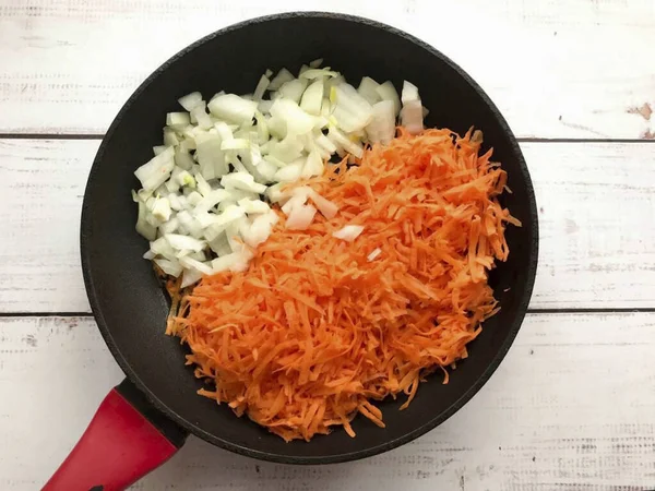 Хорошо Промыть Морковь Отчистить Натереть Средней Терке Почисти Лук Мелко — стоковое фото