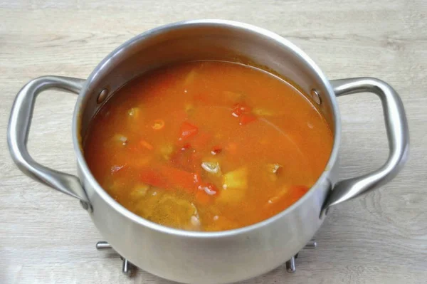 Transfira Carne Frita Com Lecho Uma Panela Com Fundo Grosso — Fotografia de Stock