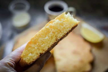 Ne kadar lezzetli, havadar ve güzel kokulu bir turta..