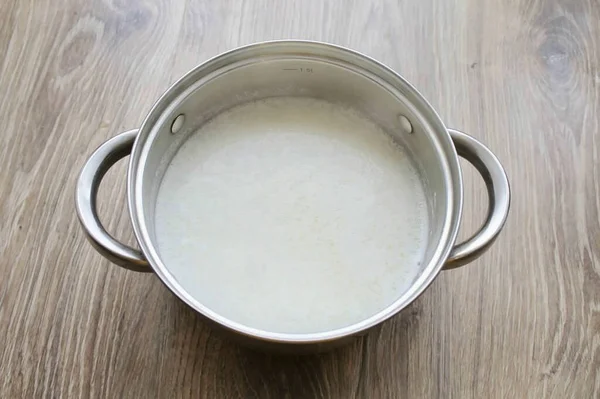Pour 200 Milk Bring Boil — Stock Photo, Image