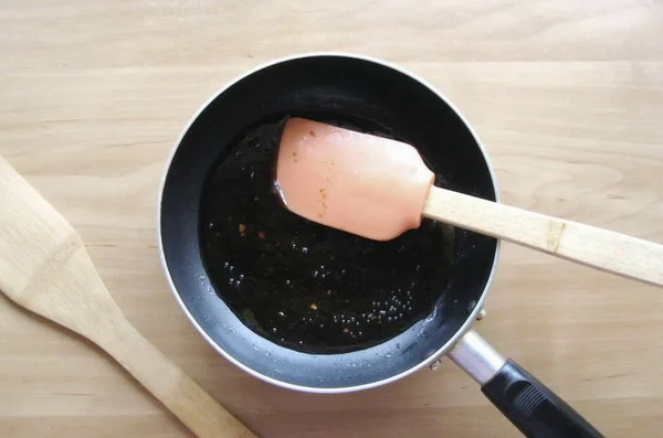 Placer Poêle Sur Cuisinière Porter Contenu Ébullition Remuant Dissoudre Amidon — Photo