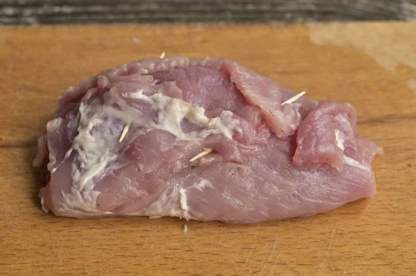 Tekerd Húst Egy Tekercsbe Jól Rögzítsd Fogpiszkálóval — Stock Fotó