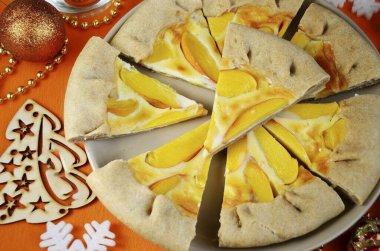 Güzel galeta, kes ve tat! Tatlandırmak için tatlı ekşi kremaya vanilya özü ya da şeker ekleyebilirsiniz. Pastayı lezzetli yapmak için, tatlı bir hurma almak daha iyidir. Astringan tadı olmadan..