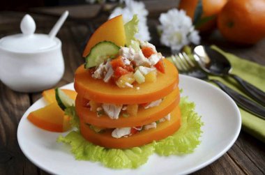 Salata sizi hoş bir karışım ile şaşırtacak. Parlak bir tadı ve hardal-bal sosu var. Buyurun.!