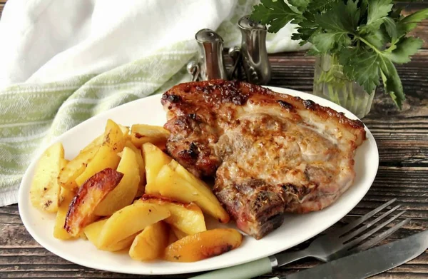 Delicious and hearty lunch or dinner without much hassle will please everyone without exception. After all, no one will refuse tasty meat and mouth-watering potatoes. Take on arms! Bon Appetit!