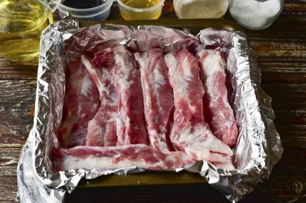 Place Ribs Baking Dish Cover Foil — Stock Photo, Image