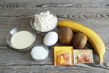 Muzlu Kiwi Turtası yapmak için gerekli tüm malzemeleri hazırlayın..