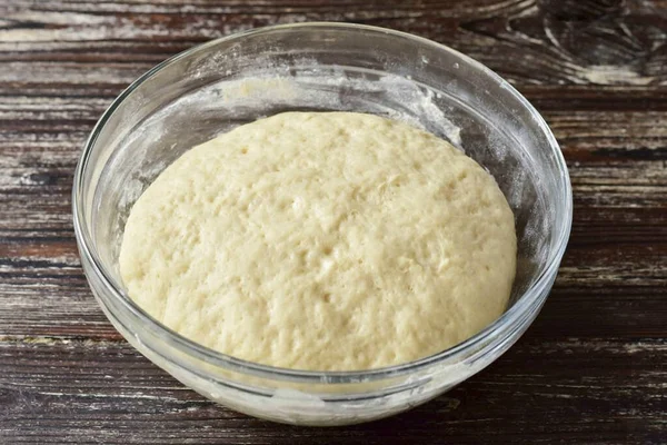 Bir saatliğine sıcak bir yere bırak. Kalktığı zaman elini ona dola..