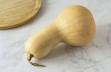 Donmuş Balkabağı yapmak için gerekli tüm malzemeleri hazırlayın..