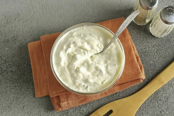 Sauce Combine Sour Cream Mayonnaise Equal Proportions Add Remaining Garlic — Stock Photo, Image