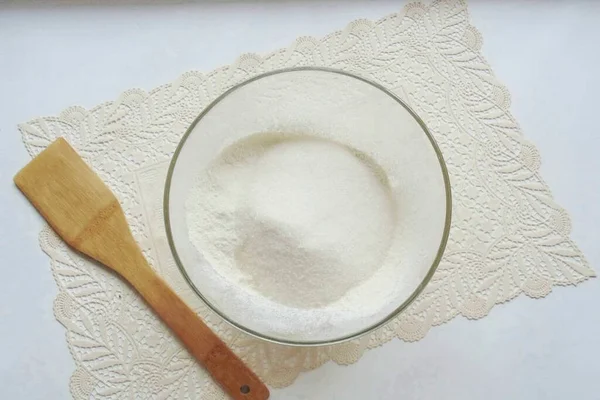 Despeje Açúcar Uma Tigela Mexa — Fotografia de Stock