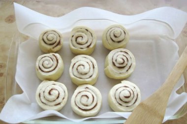 Ekmeği fırın tabağına koy..