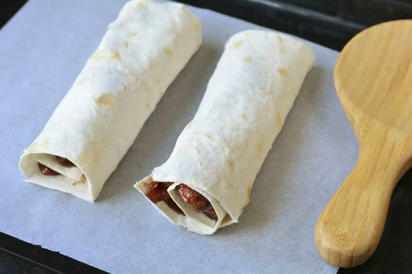 Enrolla Pan Pita Rollo Coloque Una Bandeja Para Hornear —  Fotos de Stock