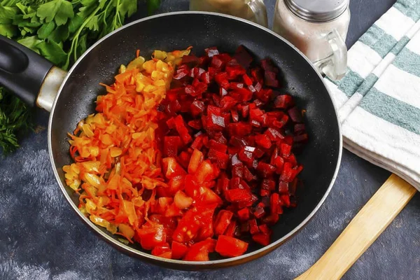 Grate Carrots Fine Cells Cut Beets Onions Tomatoes Small Cubes — Stock Photo, Image