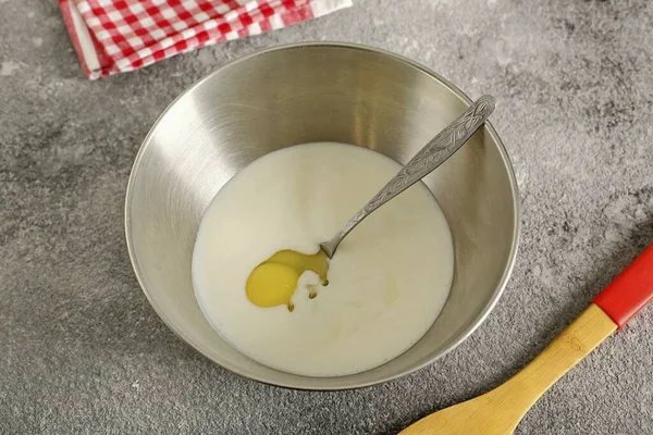 Tillsätt Salt Ägg Och Smör Skål — Stockfoto