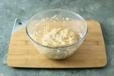 Sonuna elma sirkesi ekle. Mangırı 5-10 dakikalığına karıştır ve ayır..