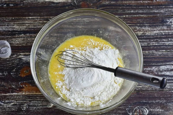 Pour flour and baking soda into a bowl.