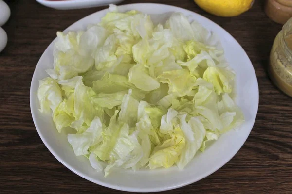 Divide Lettuce Leaves Pieces Put Them Flat Plate — Stock Photo, Image