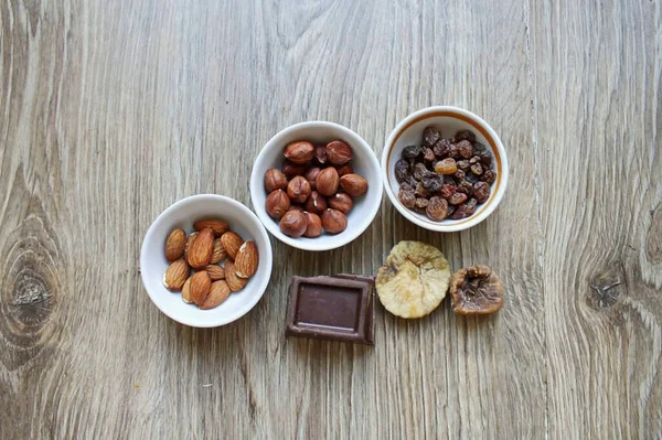 Připravte Všechny Potřebné Ingredience Pro Výrobu Mendiants Ořechy Mohou Být — Stock fotografie