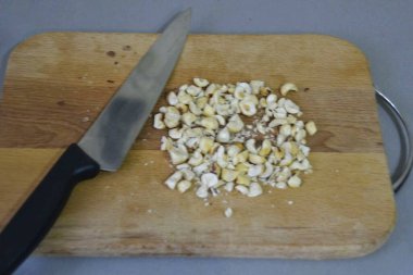 Fındıkları doğra, ama çok ince olmasın..