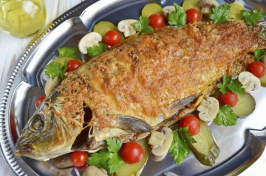 Noel 'de, doldurulmuş sazan ana yemeklerden biridir. Festival masasının ortasına yerleştirilmiştir. Balık bölündüğünde, kafa ev sahibine gider, bu da onun üstünlüğünü doğrular! Mutlu Noeller.!