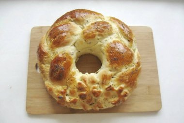 Fırında 175-180 derecede 45-50 dakika pişir..