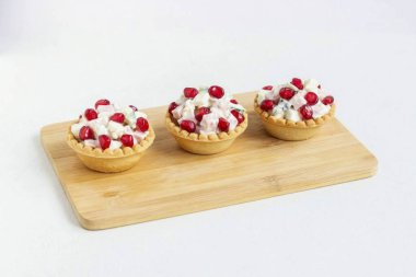 Nar tohumlarıyla süsleyin..