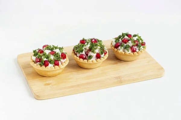 And fresh herbs! You can serve it to the table! You can serve it in a common salad bowl or in tartlets. In tartlets it turns out very bright and elegant!
