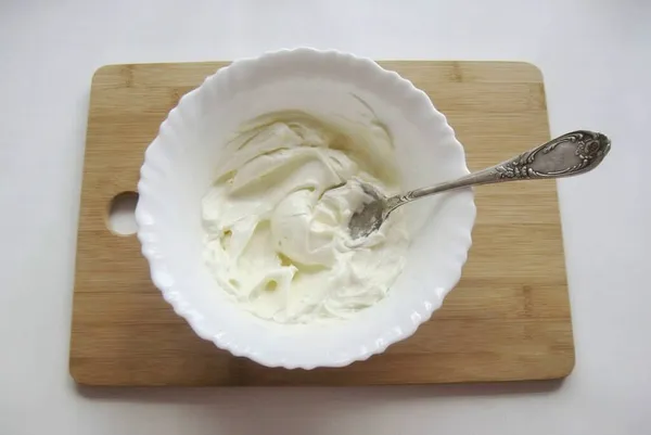 While Cake Base Cooling Prepare Cream Mix Fatty Sour Cream — Stock Photo, Image