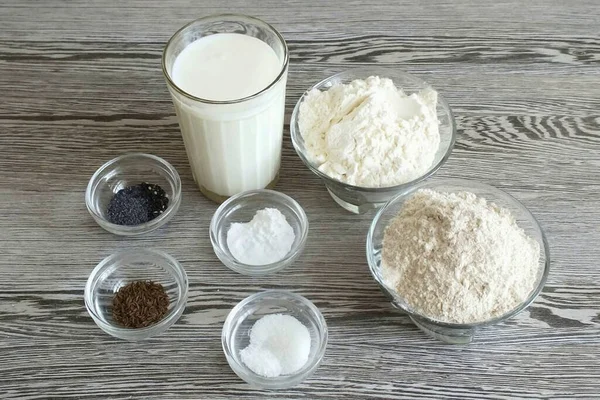 Подготовьте Ингредиенты Необходимые Приготовления Хлеба Цельного Зерна Кефир — стоковое фото