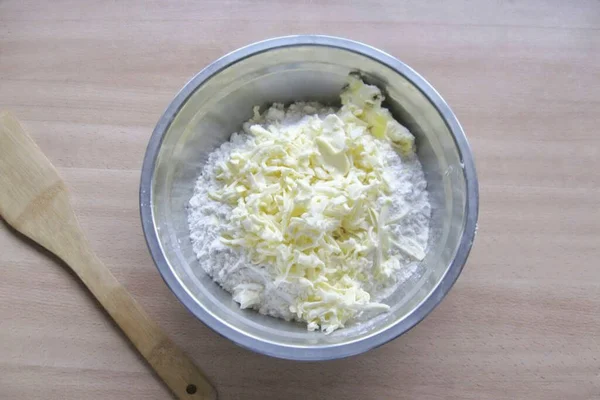 Esfregue Manteiga Dura Com Ralador — Fotografia de Stock