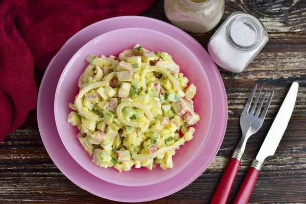 Ensalada Con Carne Cangrejo Calamar Está Listo Esta Ensalada Con —  Fotos de Stock