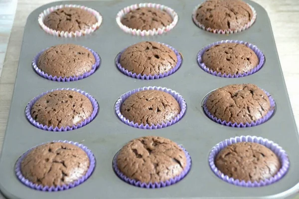 40 dakika boyunca 160 derecede kek pişir..