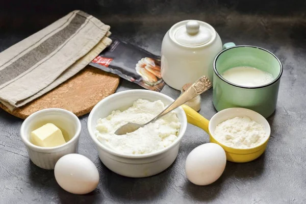 Bereiten Sie Alle Notwendigen Zutaten Für Die Herstellung Von Pfannkuchen — Stockfoto