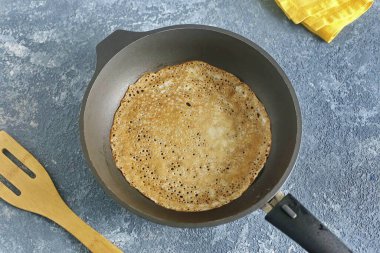 Krepleri tavada pişir..