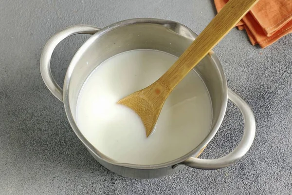Dizolvă Amidonul Într Pic Lapte Adăugați Laptele Rămas Amidonul Dizolvat — Fotografie, imagine de stoc