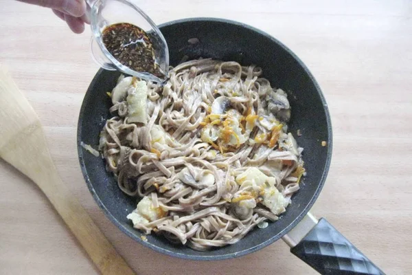 Pour Prepared Sauce Frying Pan Buckwheat Noodles Fish Vegetables Mushrooms — Stock Photo, Image
