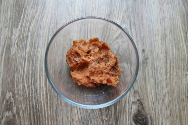 Her şeyi bir kasede karıştır..