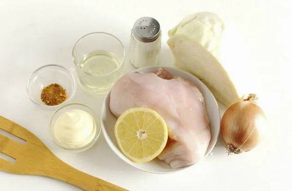 Připravte Všechny Ingredience Potřebné Výrobě Kuřecího Zelného Salátu — Stock fotografie