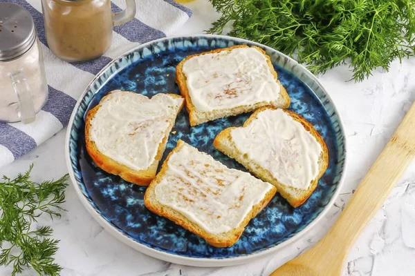 Engrasar Cada Rebanada Pan Con Mayonesa Cualquier Contenido Grasa Puede — Foto de Stock