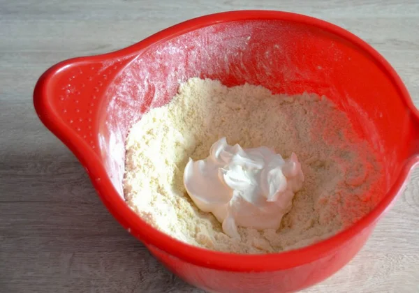 Add Sour Cream Flour Mixture — Stock Photo, Image