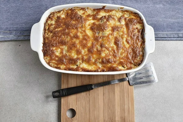 Let the finished moussaka stand for 5 minutes.