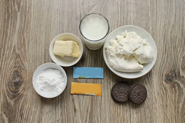 Oreo Cheesecake Yapmak Için Gereken Tüm Malzemeleri Hazırla Tereyağını Erit — Stok fotoğraf