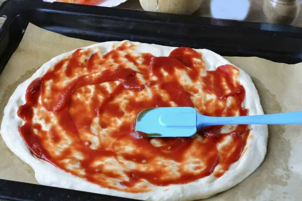 Roll Out Dough Thick Brush Pizza Tomato Sauce — Stockfoto