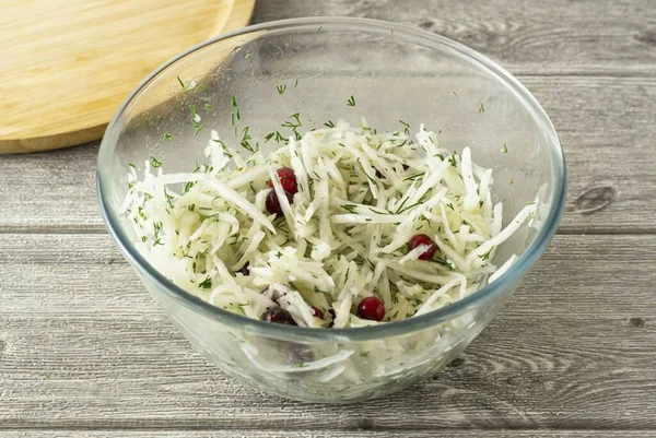 Seguida Adicione Cranberries Misture Novamente Salada Rabanete Preto Está Pronta — Fotografia de Stock