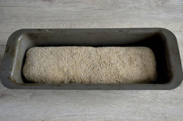 Ekmeği Dikişli Tencereye Koy Peçeteyle Ört Bırak Saat Dursun — Stok fotoğraf