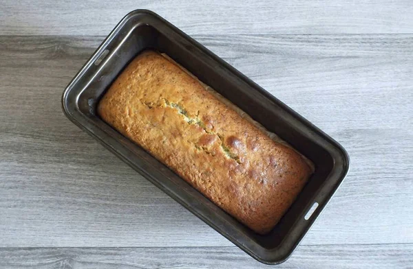 Después Hora Indicada Compruebe Preparación Del Pastel Con Pincho Madera — Foto de Stock