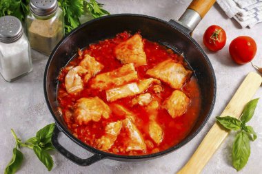 Kırmızı balık çok çabuk pişer. Önemli olan onu kurutmamak..