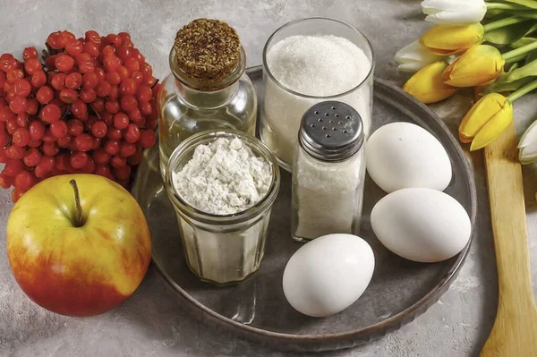 Preparar Todos Los Ingredientes Necesarios Para Hacer Viburnum Pastel Manzana —  Fotos de Stock