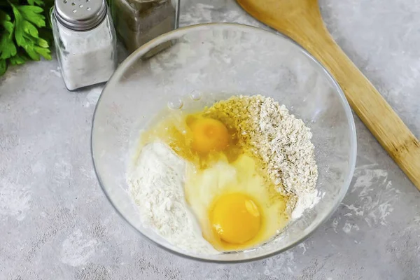 Uma Tigela Profunda Combinar Ambos Tipos Farinha Psyllium Sal Bater — Fotografia de Stock